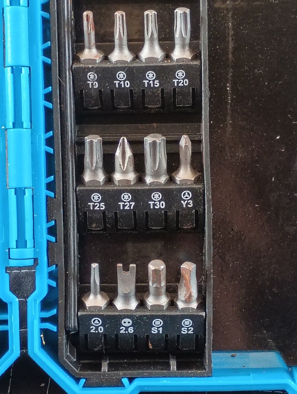 Blue Multi-Bit Screwdriver Set with Case - Picture 5 of 9